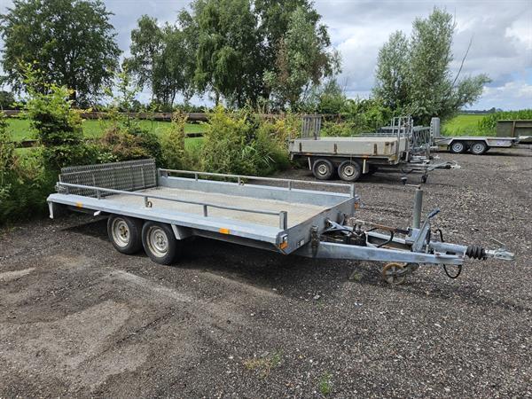 Grote foto hapert kantelbare machinetransporter 2700kg 2 asser agrarisch aanhangwagens