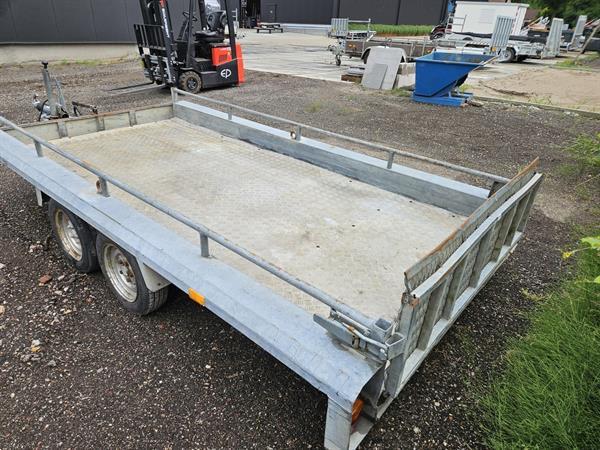 Grote foto hapert kantelbare machinetransporter 2700kg 2 asser agrarisch aanhangwagens
