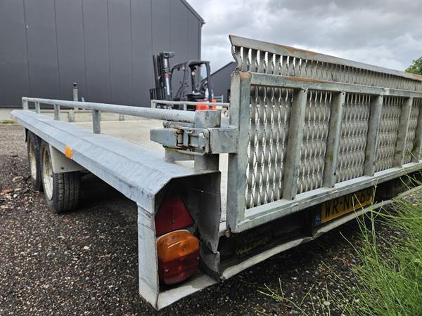 Grote foto hapert kantelbare machinetransporter 2700kg 2 asser agrarisch aanhangwagens