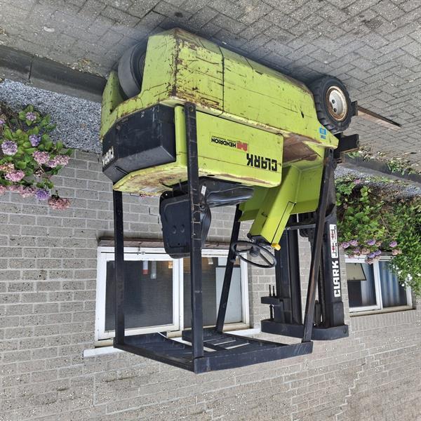Grote foto loop of sloop clark tm15 triplo heftruck agrarisch heftrucks