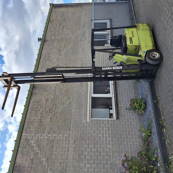Grote foto loop of sloop clark tm15 triplo heftruck agrarisch heftrucks