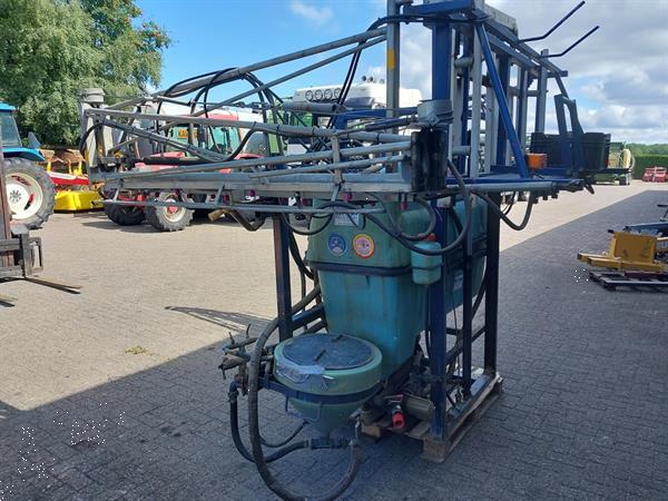 Grote foto sieger veldspuit 15 meter breed 600 liter met computer agrarisch onkruidbestrijding