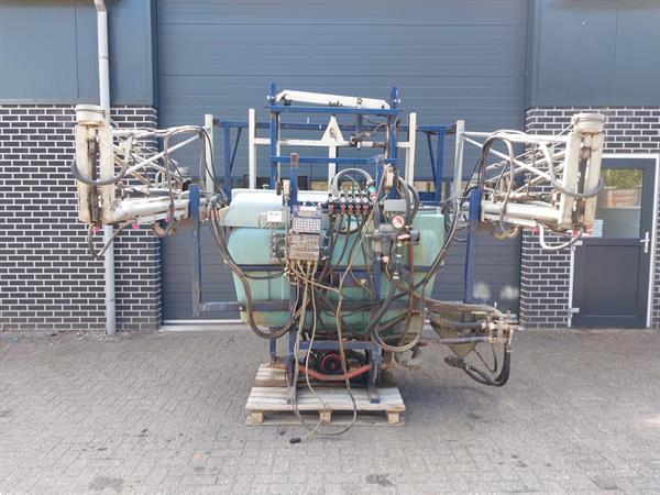 Grote foto sieger veldspuit 15 meter breed 600 liter met computer agrarisch onkruidbestrijding