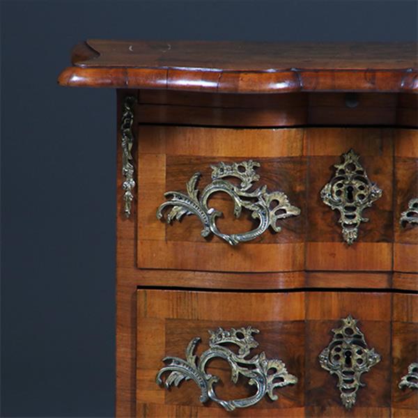 Grote foto kleine orgel gebogen commode ca 1750 met schrijfblad of schenkblad wortelnoten no.303010 antiek en kunst overige in antiek gebruiksvoorwerpen