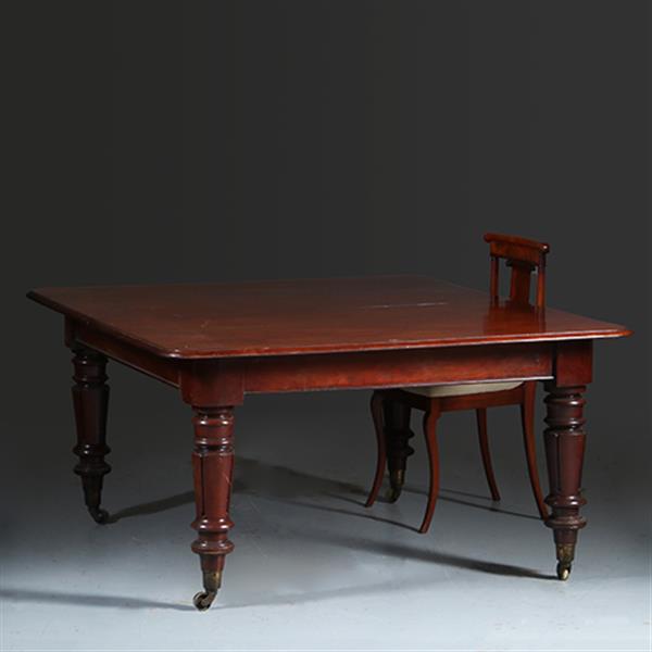 Grote foto lange brede eetkamertafel of vergadertafel tot 2.7 m. voor 14 familieleden of 10 collega no.30301 antiek en kunst stoelen en banken
