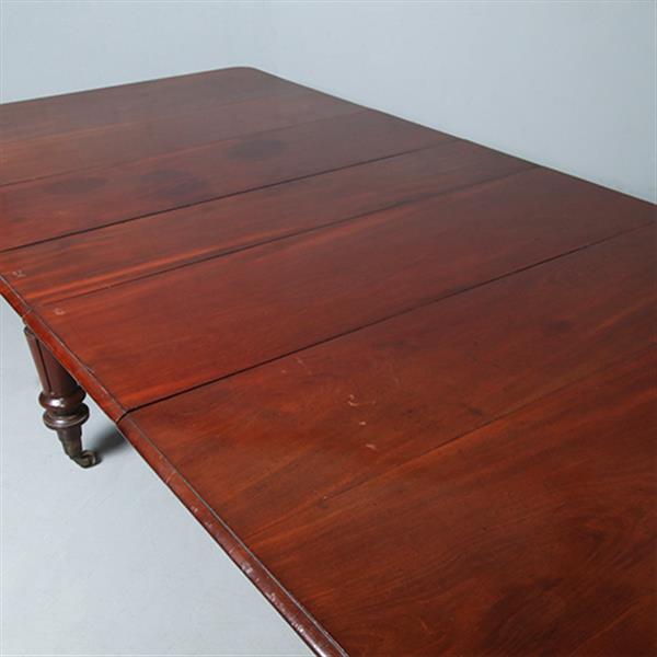 Grote foto lange brede eetkamertafel of vergadertafel tot 2.7 m. voor 14 familieleden of 10 collega no.30301 antiek en kunst stoelen en banken