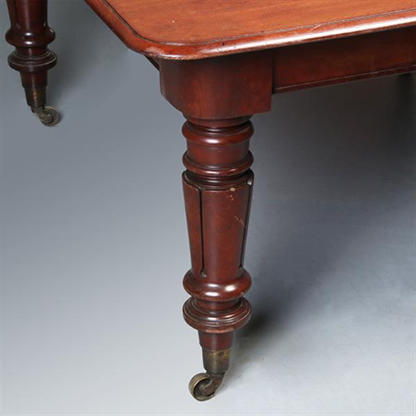 Grote foto lange brede eetkamertafel of vergadertafel tot 2.7 m. voor 14 familieleden of 10 collega no.30301 antiek en kunst stoelen en banken