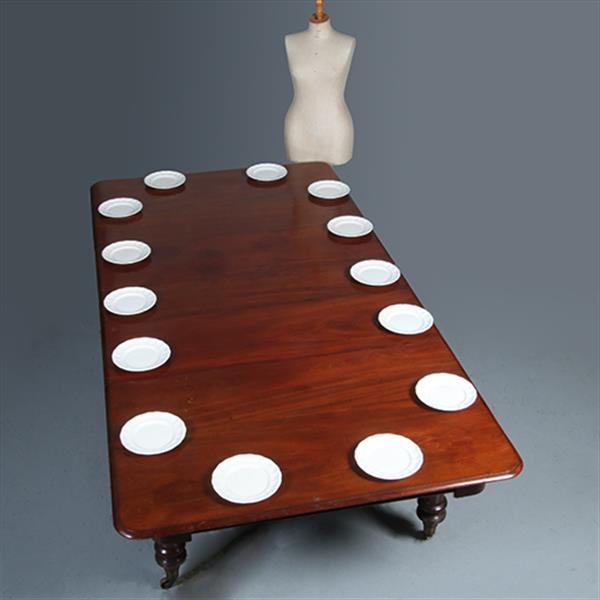 Grote foto lange brede eetkamertafel of vergadertafel tot 2.7 m. voor 14 familieleden of 10 collega no.30301 antiek en kunst stoelen en banken