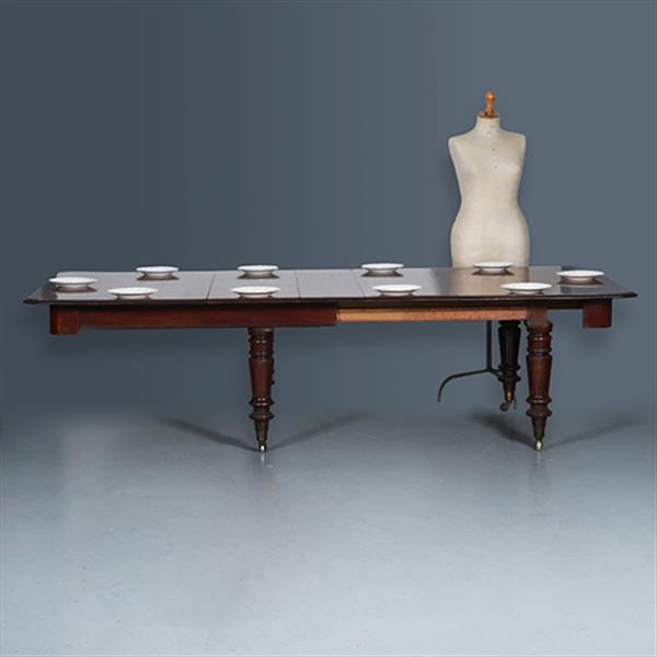 Grote foto lange brede eetkamertafel of vergadertafel tot 2.7 m. voor 14 familieleden of 10 collega no.30301 antiek en kunst stoelen en banken