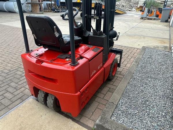 Grote foto vs 22274 elektrische triplex heftruck linde e12 sideshift agrarisch heftrucks