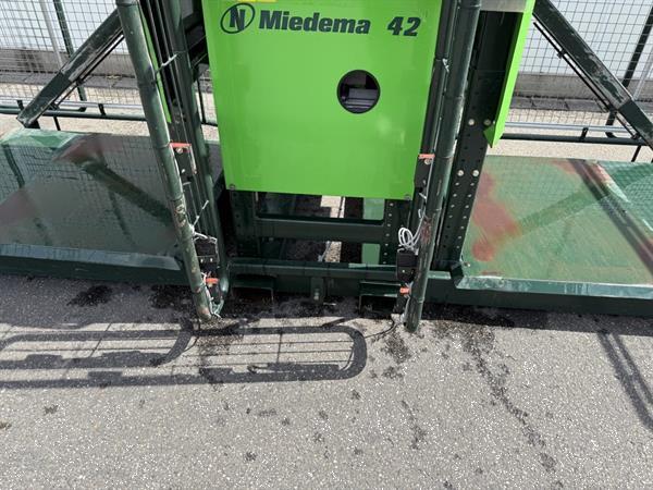 Grote foto miedema akv42 kistenvuller met invoerband agrarisch kisten