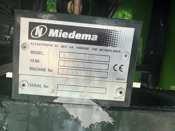 Grote foto miedema akv42 kistenvuller met invoerband agrarisch kisten