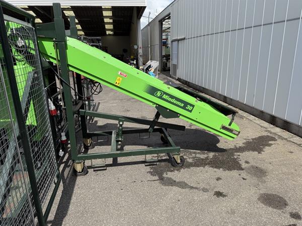 Grote foto miedema akv42 kistenvuller met invoerband agrarisch kisten