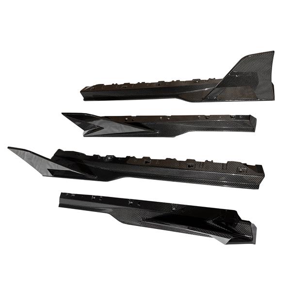 Grote foto dit betreft een set lamborghini revuelto carbon side skirt extensions auto onderdelen tuning en styling