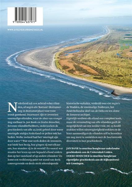 Grote foto omringd door water boeken geschiedenis wereld