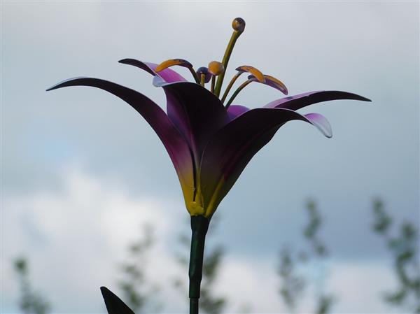 Grote foto handgemaakte lelie tuinsteker 82 cm metaal tuin en terras tuindecoratie