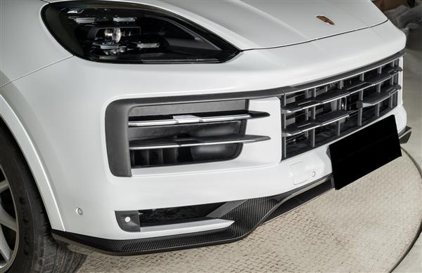 Grote foto dit betreft een porsche cayenne cayenne coupe 2024 carbon turbo gt style voorlip splitter auto onderdelen tuning en styling