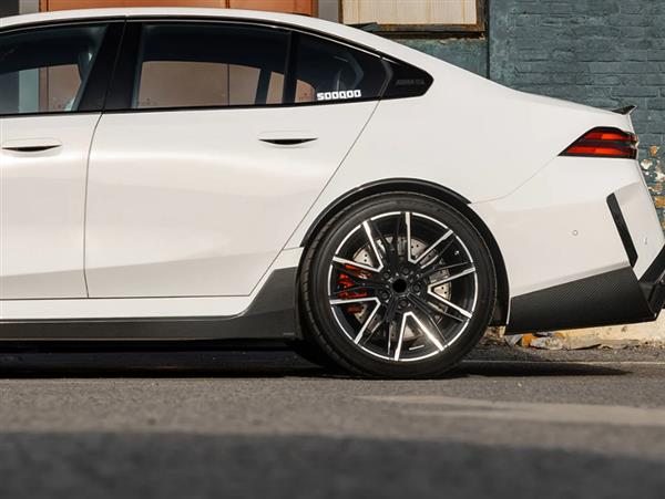 Grote foto dit betreft een set bmw g90 g99 m5 carbon sq side skirt extensions auto onderdelen tuning en styling