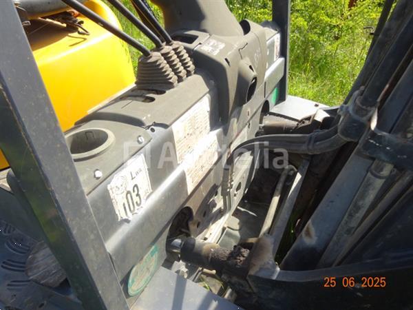 Grote foto 1 clark tmc jaar 2010. de auto spint maar de rechtervoorband is gescheurd doe het zelf en verbouw ijzerwaren en bevestigingsmiddelen