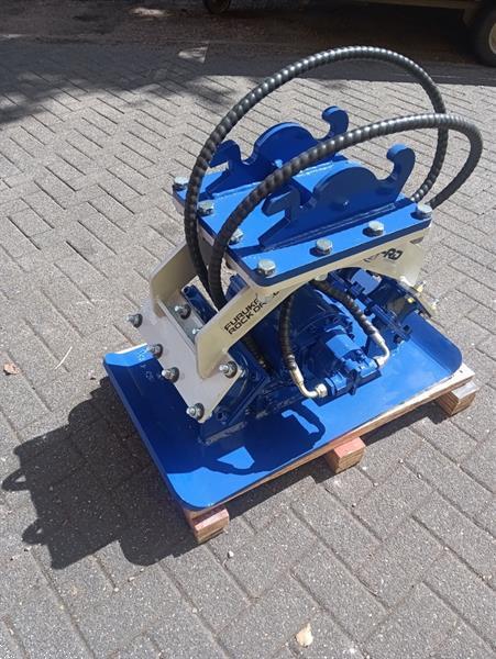 Grote foto trilblok trilplaat cw 05 opname minigraver doe het zelf en verbouw aanbouwdelen