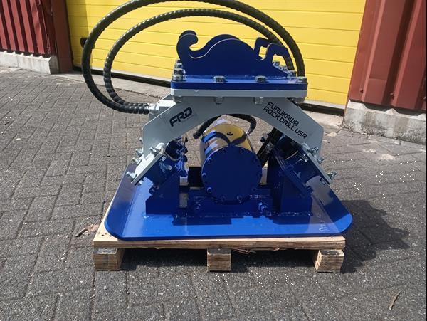 Grote foto trilblok trilplaat cw 05 opname minigraver doe het zelf en verbouw aanbouwdelen
