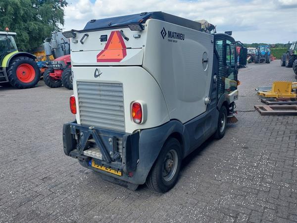 Grote foto mathieu azura flex mc 200 veegmachine agrarisch veegmachines