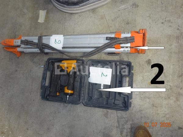 Grote foto 1 laserstatief 1 bostitch persluchtspijkerapparaat in de originele koffer doe het zelf en verbouw gereedschappen en machines