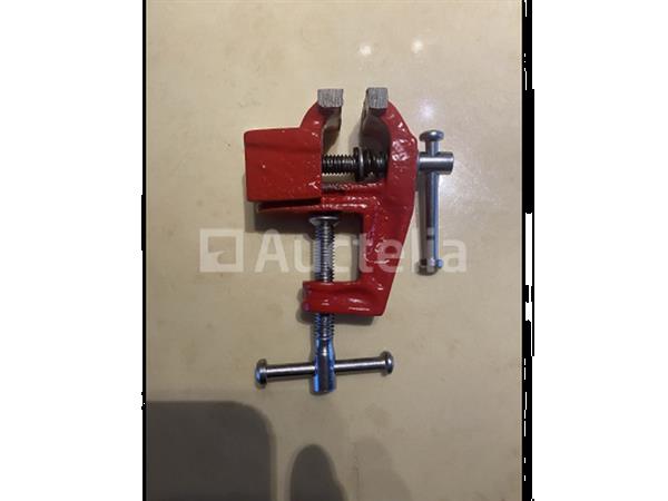 Grote foto bankschroef 25mm doe het zelf en verbouw gereedschappen en machines