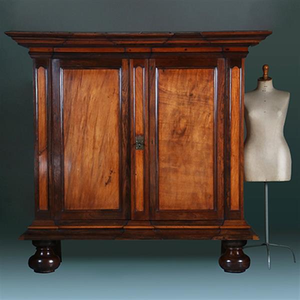 Grote foto koloniale kast ca 1700 museale kwaliteit in massief palissander en djati no.311425 antiek en kunst stoelen en banken