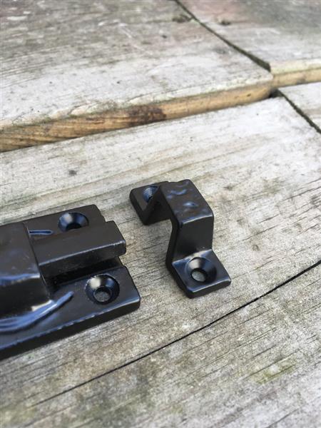 Grote foto een fraaie deurgrendel mat zwart gemaakt van smeedijzer doe het zelf en verbouw materialen en producten