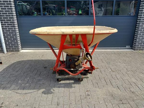Grote foto vicon kunstmeststrooier pendelstrooier agrarisch kunstmestrooiers