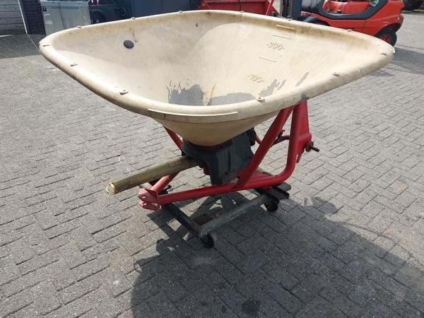 Grote foto vicon kunstmeststrooier pendelstrooier agrarisch kunstmestrooiers