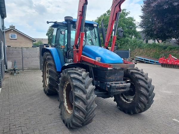 Grote foto new holland ts 115 met frontlader agrarisch tractoren