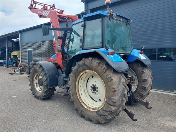 Grote foto new holland ts 115 met frontlader agrarisch tractoren