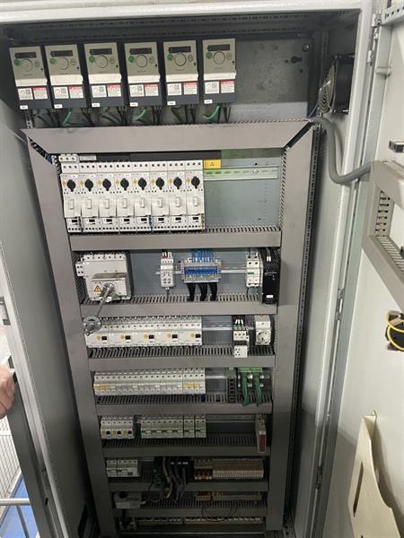 Grote foto bordes voor afweger met aanvoerbanden en doseerbunker doe het zelf en verbouw afvalverwerking