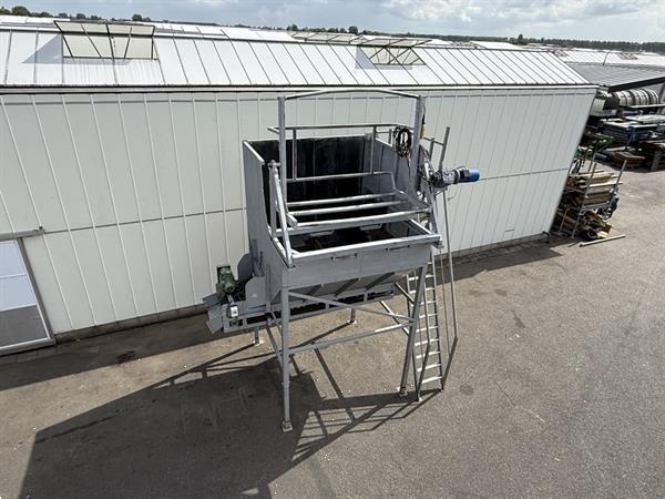 Grote foto flauw kistenkantelaar met bunker en afvoerband agrarisch tuinbouw