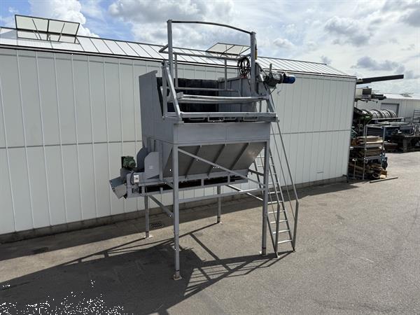 Grote foto flauw kistenkantelaar met bunker en afvoerband agrarisch tuinbouw
