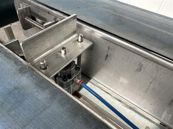 Grote foto acb combi transportband 860 cm met 12 werktafels agrarisch transportbanden