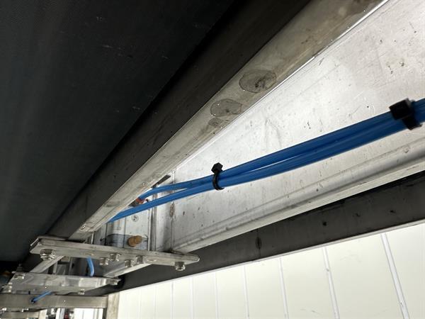Grote foto acb combi transportband 860 cm met 12 werktafels agrarisch transportbanden