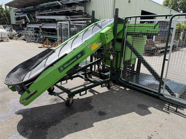 Grote foto miedema akv42 kistenvuller met invoerband agrarisch kisten