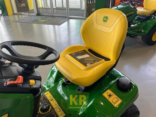 Grote foto john deere x380 692958 tuin en terras zitmaaiers