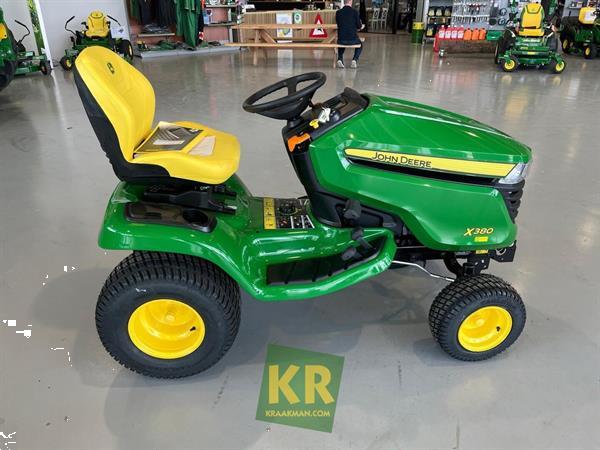 Grote foto john deere x380 692957 tuin en terras zitmaaiers