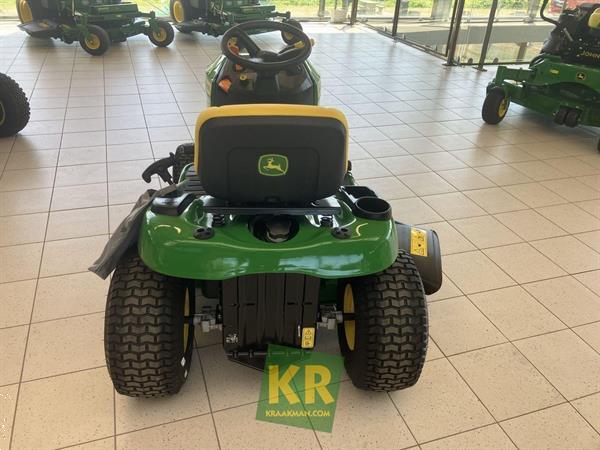 Grote foto john deere x107 692646 tuin en terras zitmaaiers
