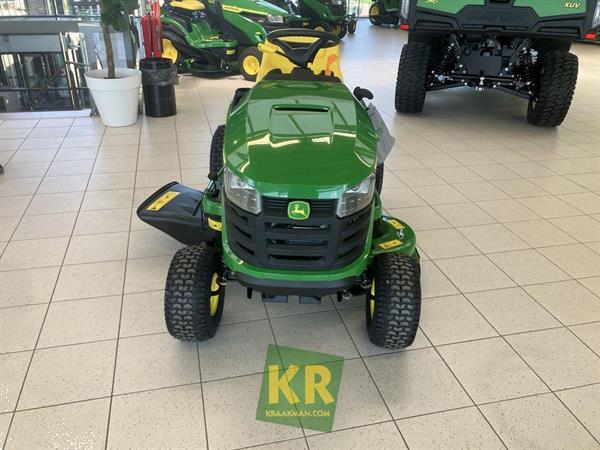 Grote foto john deere x107 692646 tuin en terras zitmaaiers