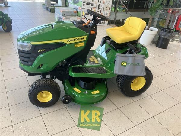 Grote foto john deere x107 692646 tuin en terras zitmaaiers