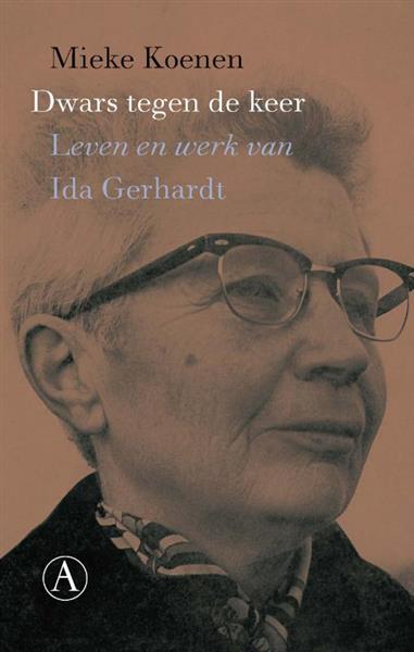 Grote foto dwars tegen de keer boeken literatuur