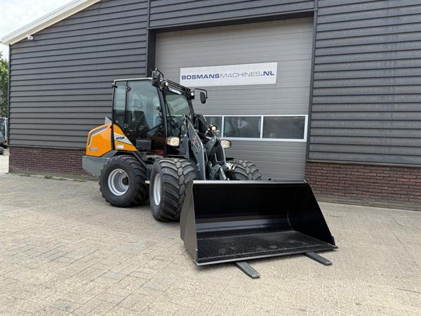 Grote foto giant g3500 shovel nieuw met cabine agrarisch shovels