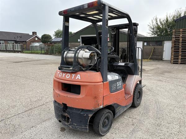 Grote foto toyota 1.5 t heftruck lpg agrarisch heftrucks