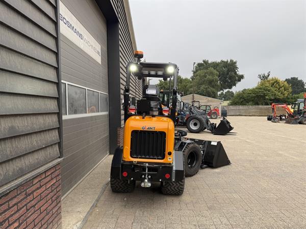 Grote foto giant g1500 l x tra minishovel tkd demo 495 lease giekvering agrarisch shovels