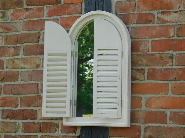 Grote foto spiegel met houten frame en deurtjes indische stijl huis en inrichting woningdecoratie